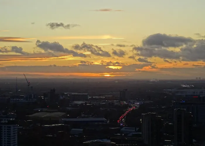 Luxury 2 Bed Penthouse With Stunning Views In City Centre