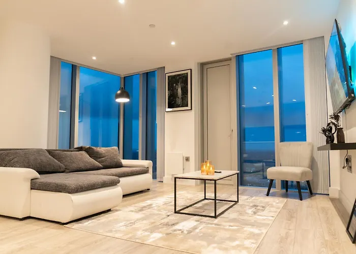 Luxury 2 Bed Penthouse With Stunning Views In City Centre